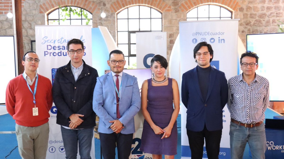 DesarrolloQuito's tweet photo. 🤝#QuitoProductivo | En el marco del proyecto Integra con apoyo de @PNUDEcuador y financimiento de @UEenEcuador, 80 personas en movilidad humana y grupos vulnerables recibieron sus certificados de aprobación en el ciclo de talleres de emprendimientos e innovación. 

#QuitoRenace https://t.co/uYYoxsiiI9