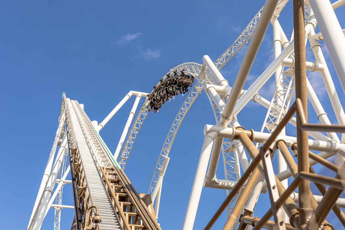 Joe19590's tweet photo. Hyperia, what an incredible rollercoaster! A brilliant addition to @THORPEPARK. We will trying to get as many rides in before we head back up north! https://t.co/DSN4KVaEbU