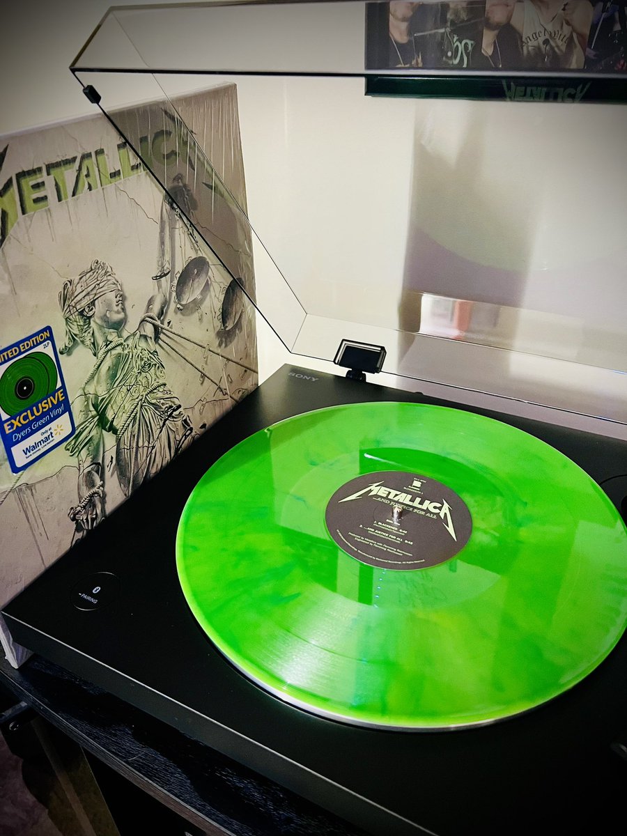 BlackIronJudas's tweet image. Time for round 2 with a 2 LP record! Happy Tuesday!
⚖️⚖️⚖️⚖️⚖️
🔈🎶🤘😎🤘
💵💵💵💵💵

#NowPlaying #Metallica #AndJusticeForAll #PhysicalMusic #Vinyl #DyersGreenVinyl