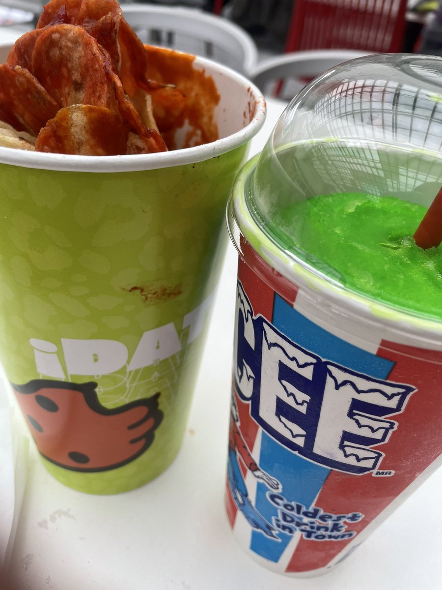 Montse_017's tweet photo. Esperaba más de icee sandia 🍉… sin duda mi favorito siempre será de cereza 🍒 😊 https://t.co/GZfYXUb01Z