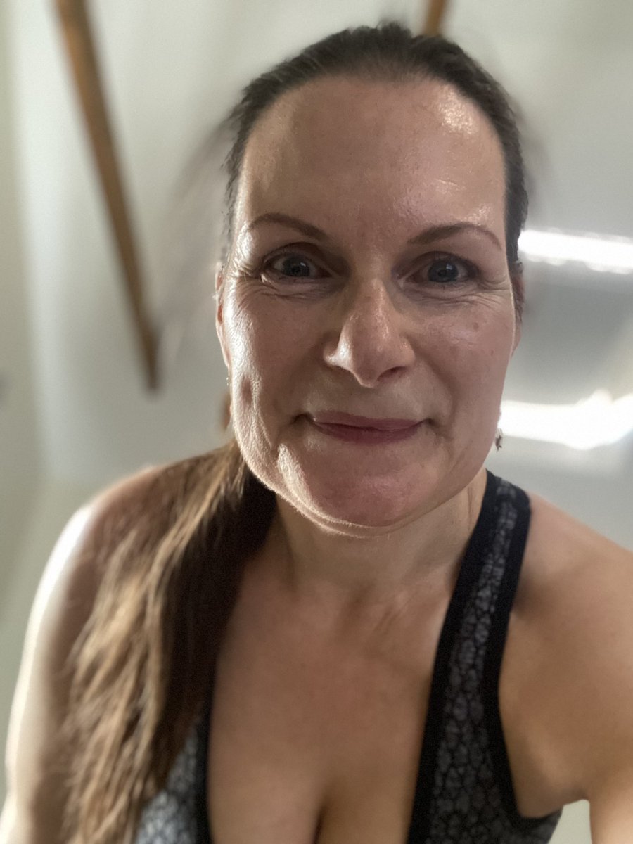 skyhighshoes's tweet image. More weights yesterday &amp;amp; some zumba today!! Still a bit sticky… #DoWhatYouCan