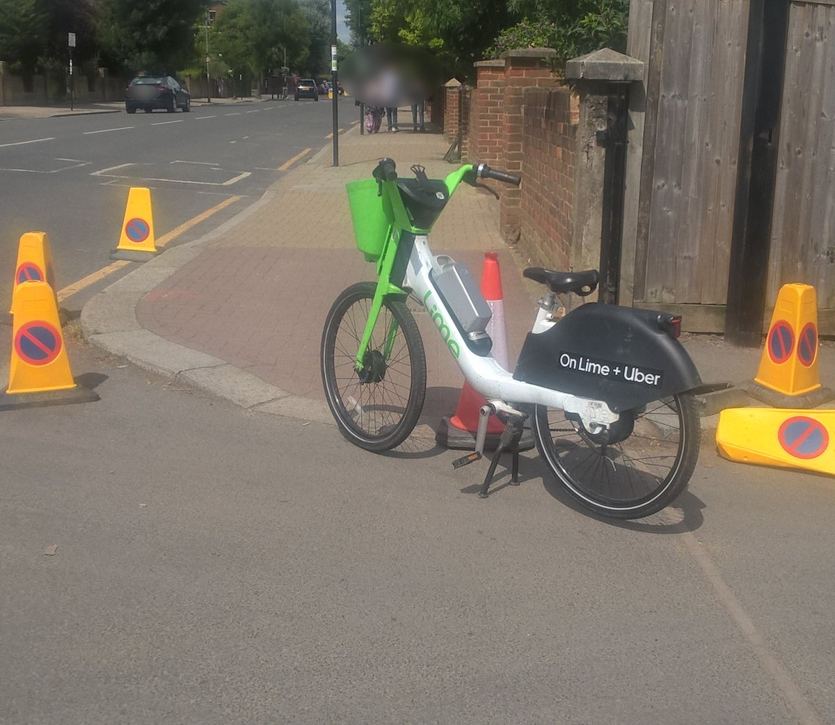 DocklessLondon's tweet photo. A selection of Lime bike obstructions from my part of Wandsworth over the last week. Blocked access to a pedestrian crossing at a busy road, a couple of blocked pavements near dropped kerbs, and a largely obstructed pavement. #LimeBike #PavementsAreForPeople https://t.co/pMPy6Z436v