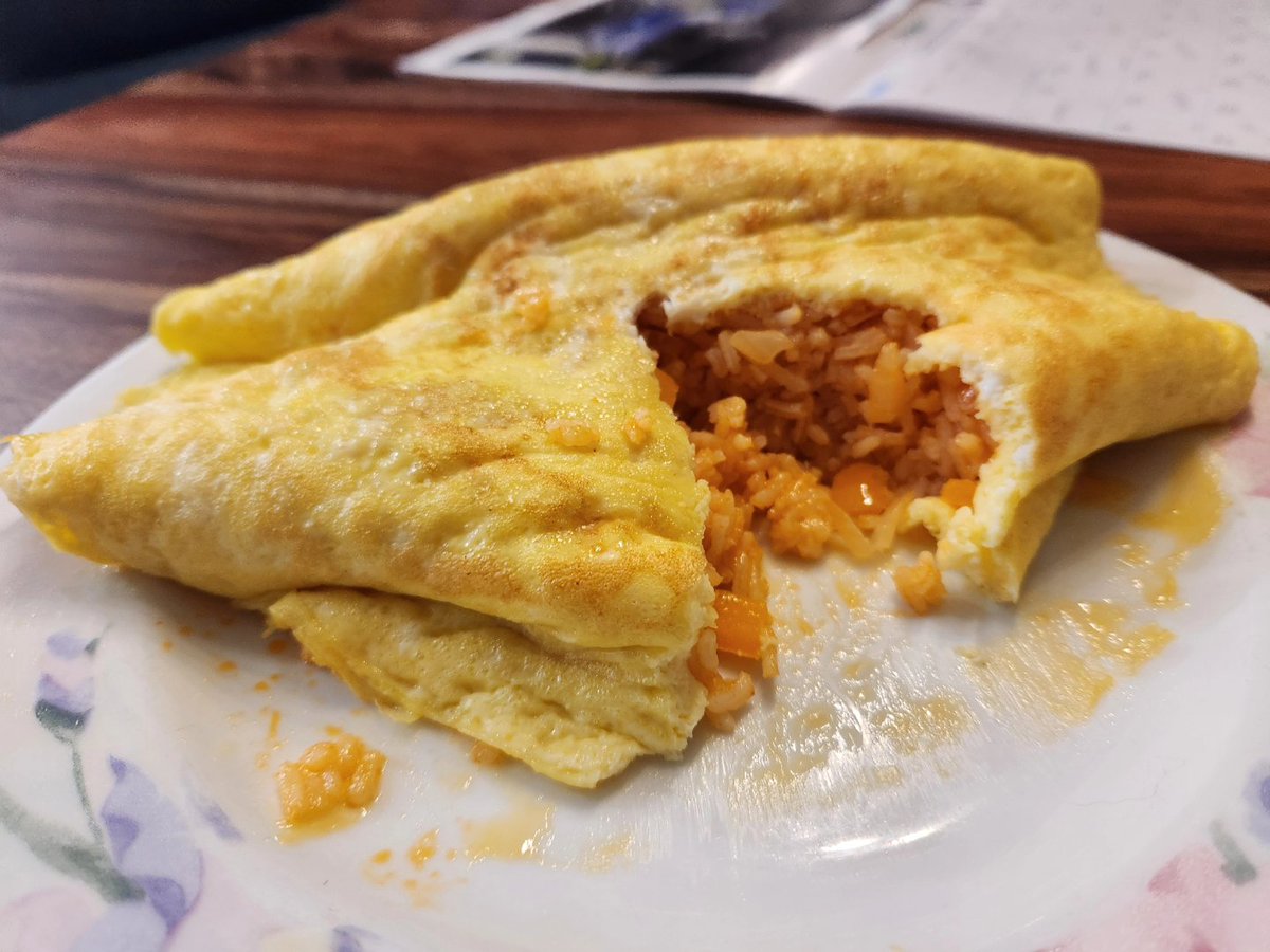 rootbeerfoodie's tweet image. I suck at cooking tried to follow kimono mom tutorial on YouTube for omurice at least it tasted good

#worstcook #worstcooks #badcook #omurice #omelet #omeletrice #egg #eggs #rice #jasminrice #onion #ketchup #peppers #yellowpeppers #japanesefood #food #badcooking #cooking #dinner