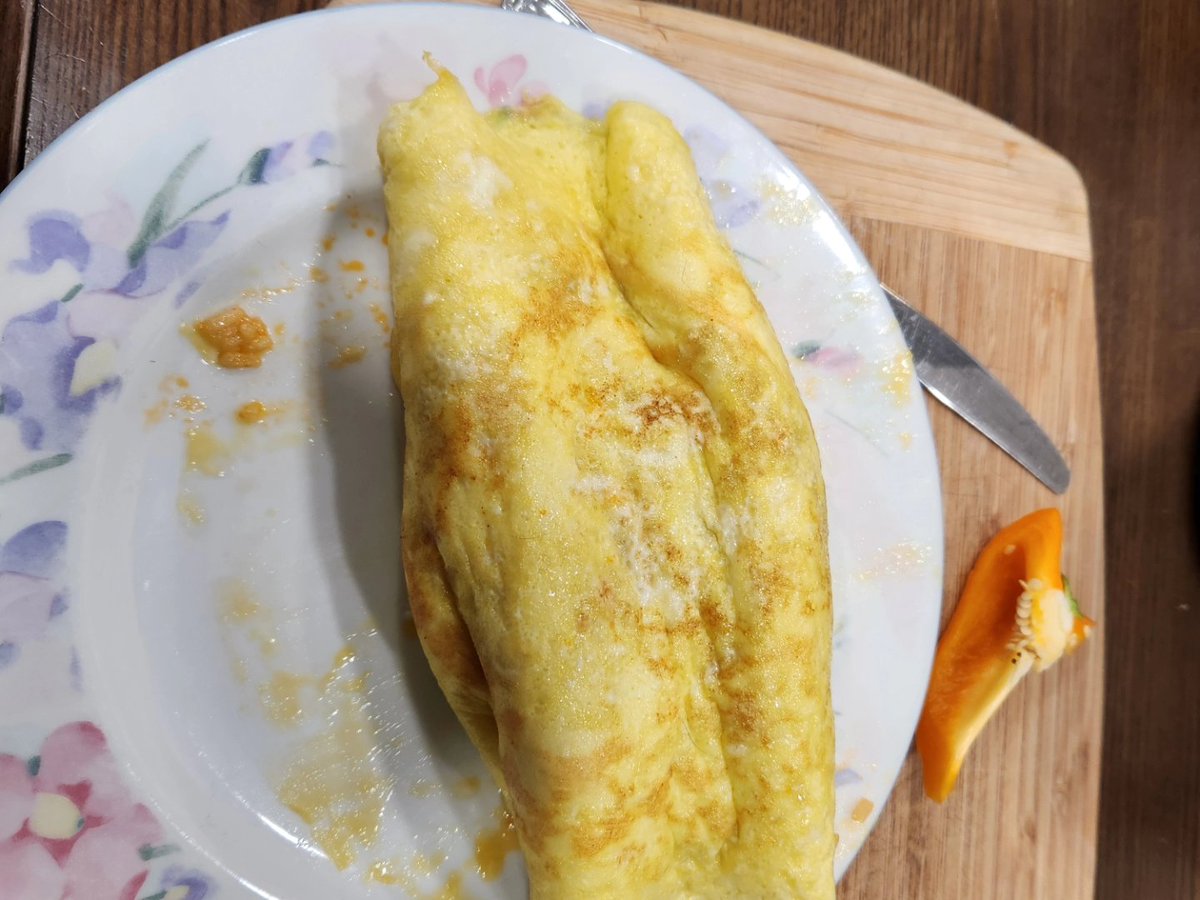 rootbeerfoodie's tweet image. I suck at cooking tried to follow kimono mom tutorial on YouTube for omurice at least it tasted good

#worstcook #worstcooks #badcook #omurice #omelet #omeletrice #egg #eggs #rice #jasminrice #onion #ketchup #peppers #yellowpeppers #japanesefood #food #badcooking #cooking #dinner