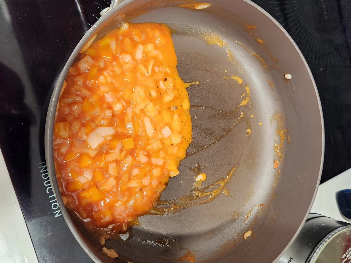 rootbeerfoodie's tweet image. I suck at cooking tried to follow kimono mom tutorial on YouTube for omurice at least it tasted good

#worstcook #worstcooks #badcook #omurice #omelet #omeletrice #egg #eggs #rice #jasminrice #onion #ketchup #peppers #yellowpeppers #japanesefood #food #badcooking #cooking #dinner