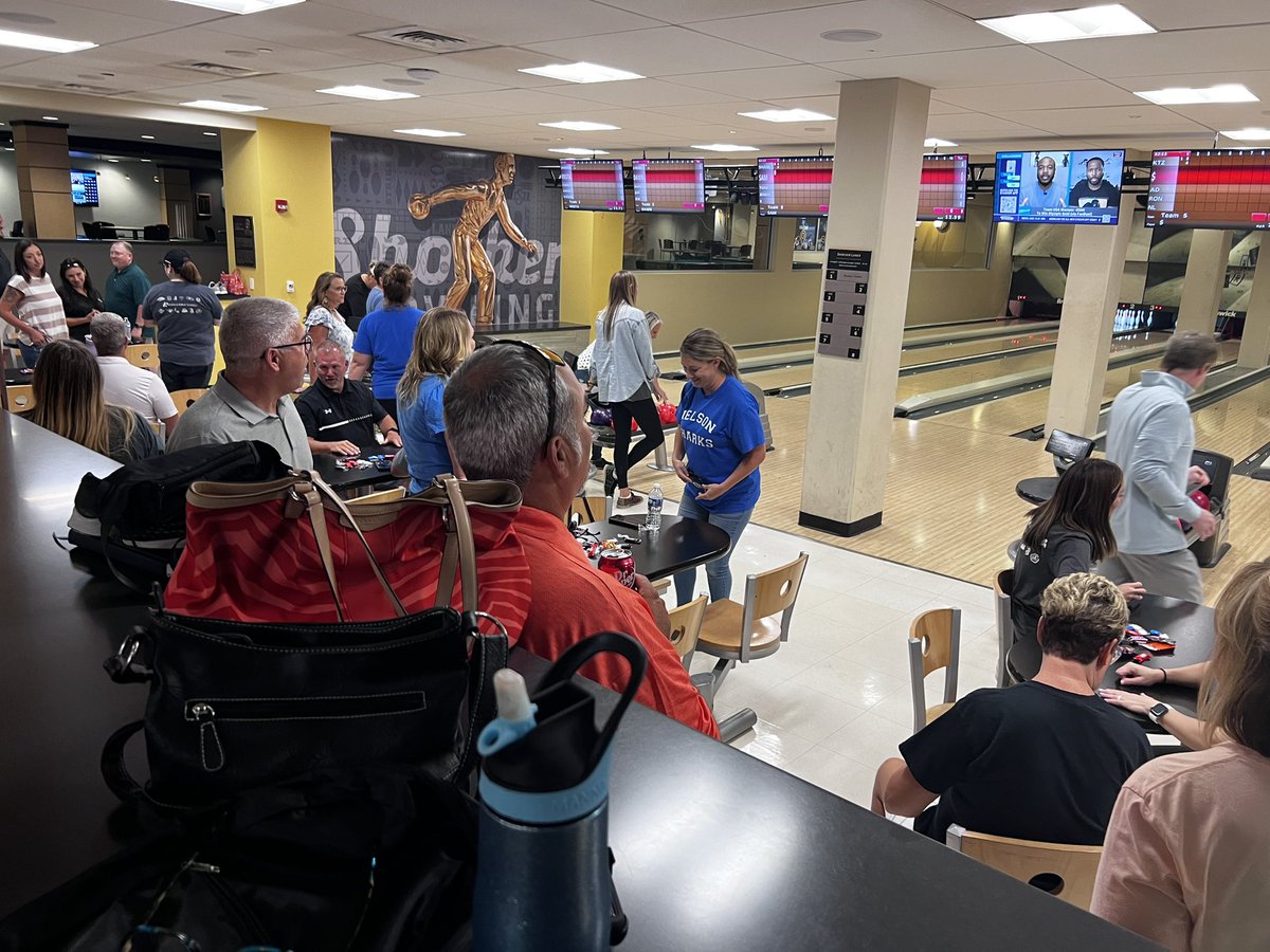 Our district leaders are bonding while bowling. 🎳