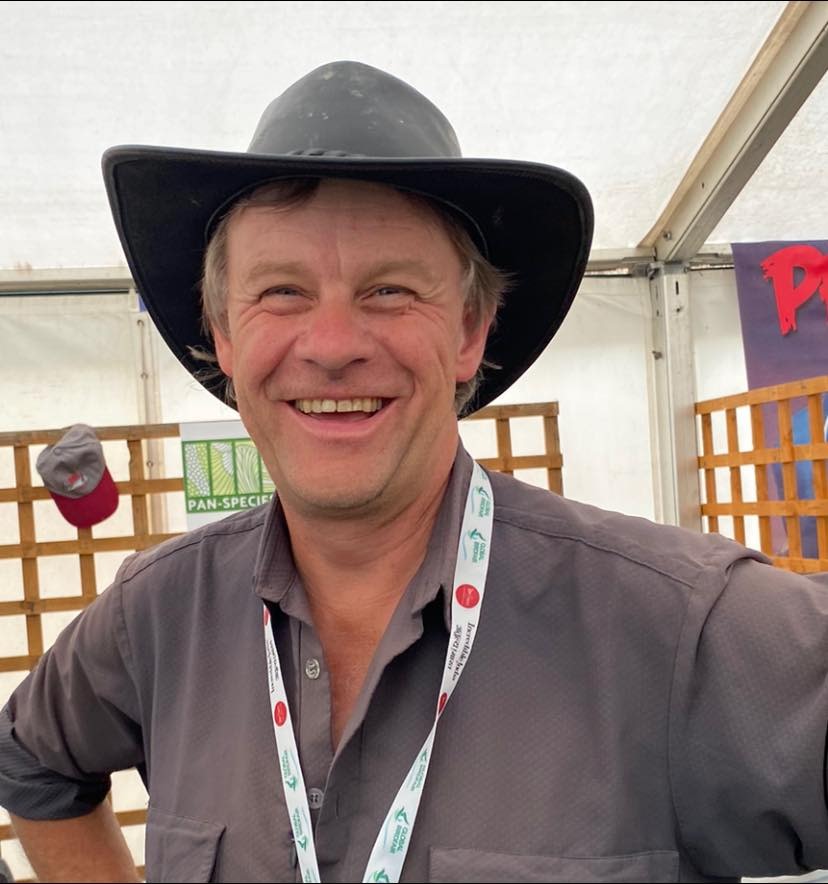 graemelyons's tweet image. A great weekend at @GlobalBirdfair running a pan-species listing stall, we clocked up 641 species too! Read all about it here tinyurl.com/2p85exmp