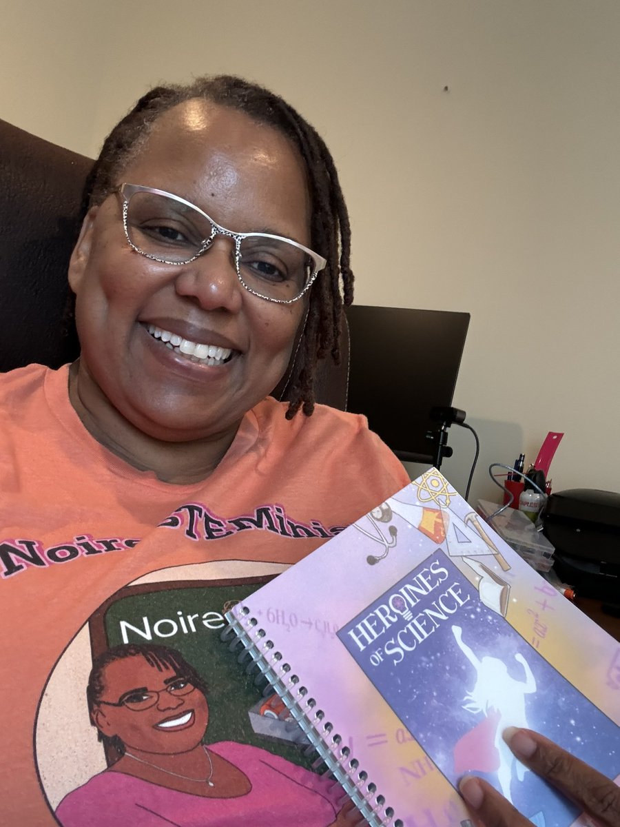 NoireSTEMinist's tweet image. I am so honored to be profiled in the heroines of science student planner!! @heroines_of_sci #NoireSTEMinist #MySTEMIsForTheStreefs #RoboticsForTheStreets #RoboTeer #RoboticsEngineer #EngineeringProfessor