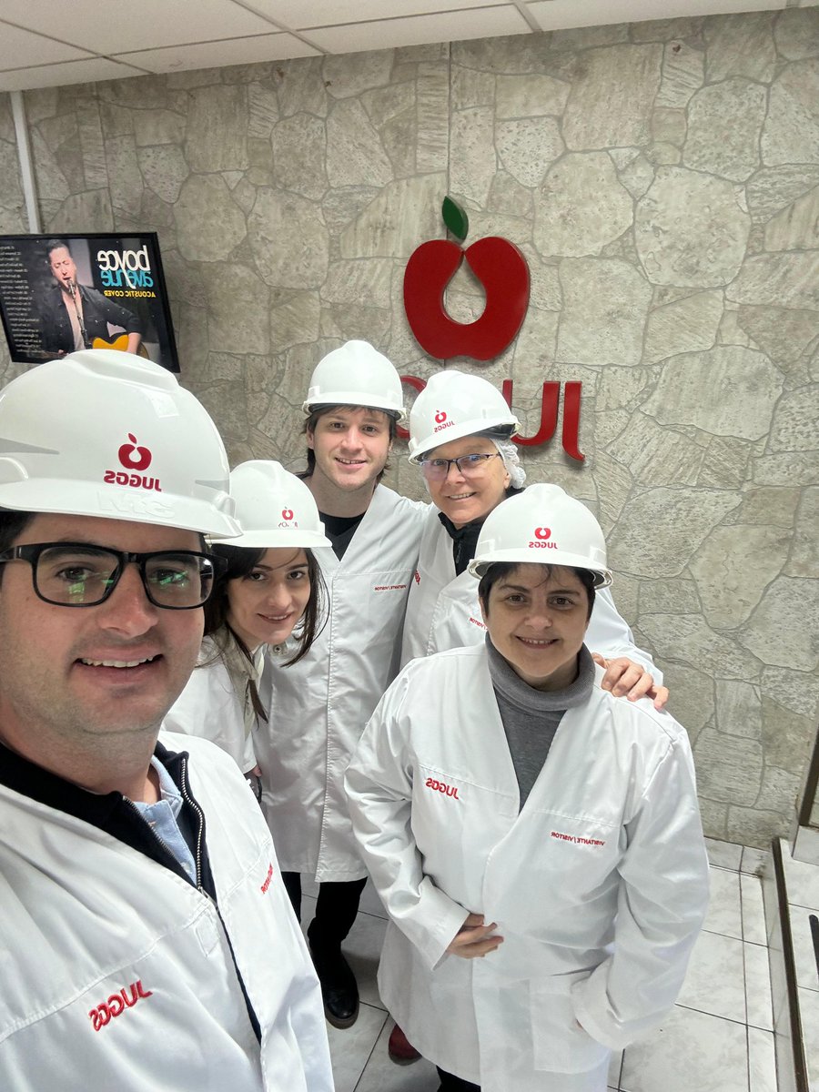 🗣️🗯️Junto con la legisladora <a href="/gabrielapicotti/">Gabriela Picotti</a> , la presidente de la fundación PENSAR RN y autoridades del Centro Islamico de la República Argentina recorrimos las instalaciones de JUGOS SA y el Galpón de Empaque Justo Fernández Flores, ubicados en la ciudad de Villa Regina.