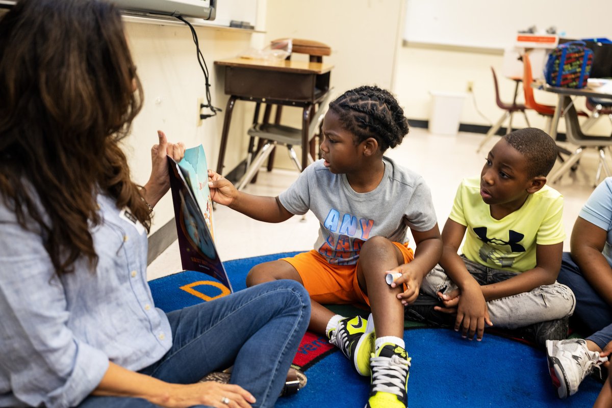 Half of Florida students #read below grade level. From books in barbershops &amp; laundromats to science-backed teachings to the heroic “Readman” – #community partnerships are turning the page.
impactedition.org/post/teach-me-…