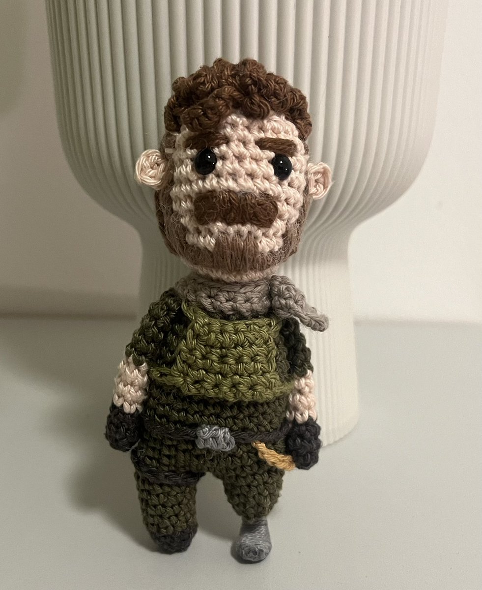 FoxTheRedCat's tweet image. Eight month update on Echo 3-1🫡🦿
At least with the updated pattern!
———
Phew I was in a bit of a rush to finish this before my move! Officially the last thing I’m packing is yarn, the crochet hook and a bunch of pins🧶📌
#cod #CallofDuty #CallofDutyModernWarfare #AlexKeller