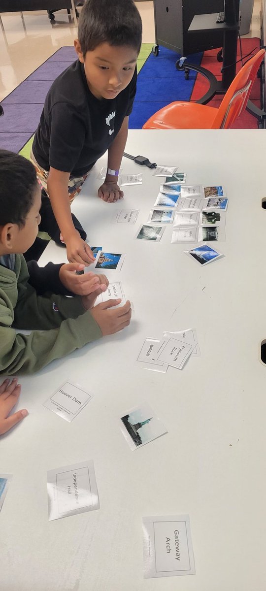 AritaElizabeth4's tweet photo. Week 2 -Day 2 😎 at Warrenwood.
We're having a blast every single day. Learning about Symbols of the United States, landmarks and more 🤓
#ESL
#LanguageCamp https://t.co/aGhHuuvG7r