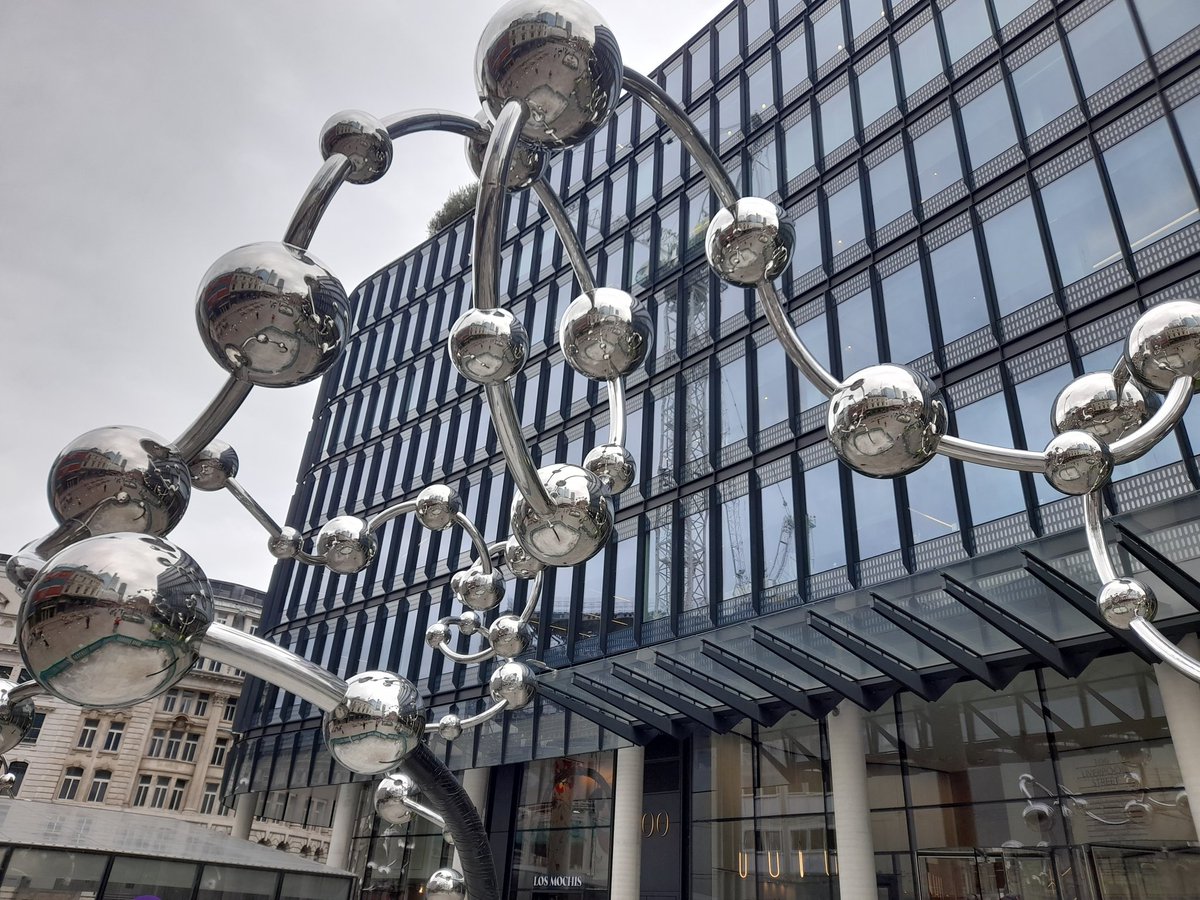 LondonWunderbar's tweet photo. I really like the Infinite Accumulation installation by Yayoi Kusama at Liverpool Street Station. Looks like it's almost finished. #PublicArt #LoveLondon https://t.co/x5CwcqJCso