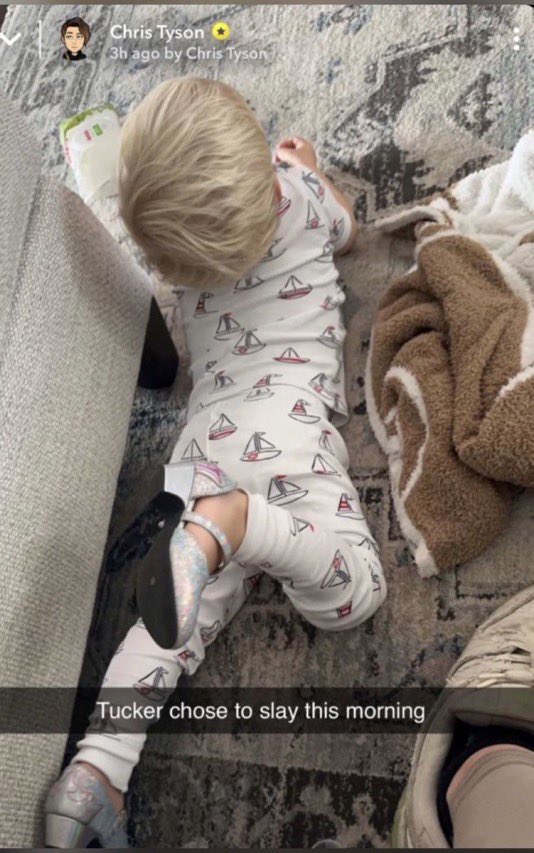 LosPollosTV's tweet photo. Please CPS do something. Save this child. https://t.co/khHNiDbXFz