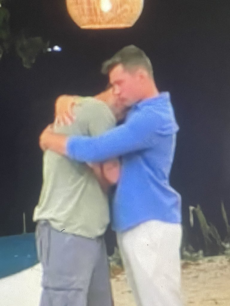 auax00's tweet photo. YOU CANT TELL ME HIS
NAWT GAY #loveIsand #loveIsandUSA #aaron https://t.co/y1ZbM7mubx