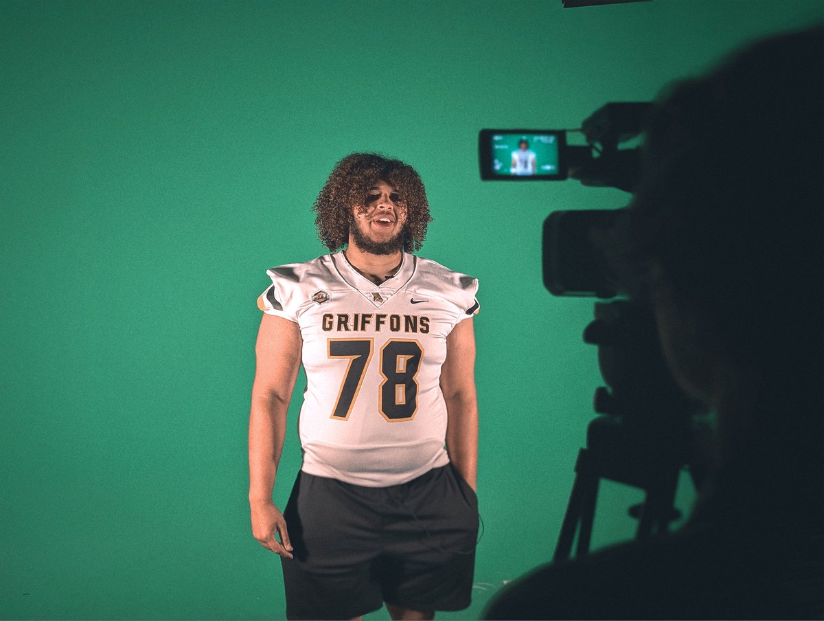 Behind the scenes 📸👀

#PaintItBlack🏴 | #GriffUp