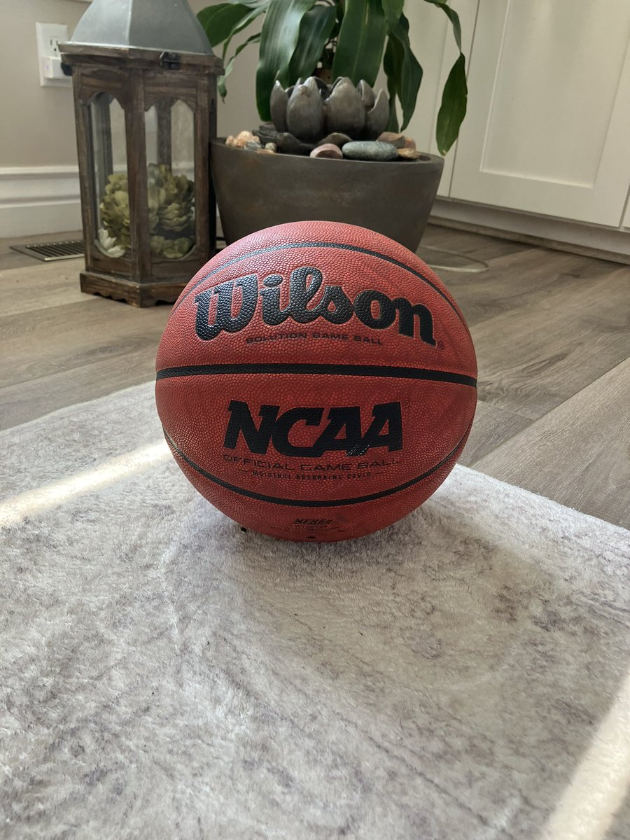 🚨 FOR SALE 🚨

Utah Utes official game used basketball
 $200, DM if interested #GoUtes 🙌