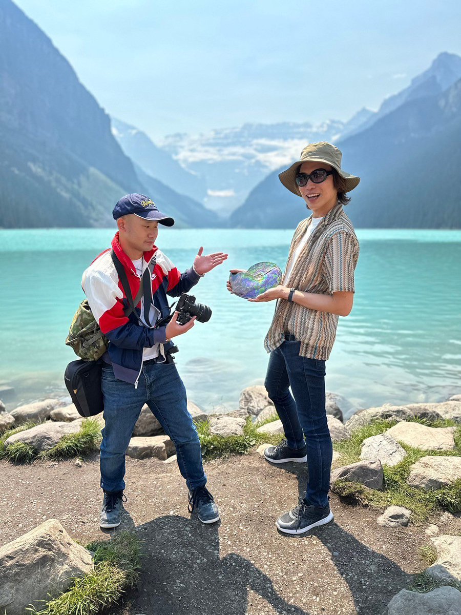 senzin2020's tweet photo. 先週からカナダに滞在🇨🇦
目的は貴重な宝石「アンモライト」の鉱山に行くこと！
アンモライトミュージアさんからお誘いいただいき遂に実現しました！

ツアーの皆様並びカナダの皆さん誠にありがとございました🙇‍♂️ 
@ammolite_museum 
@genkiichioka 
@yuichiro_abe https://t.co/BhudmjvHv1