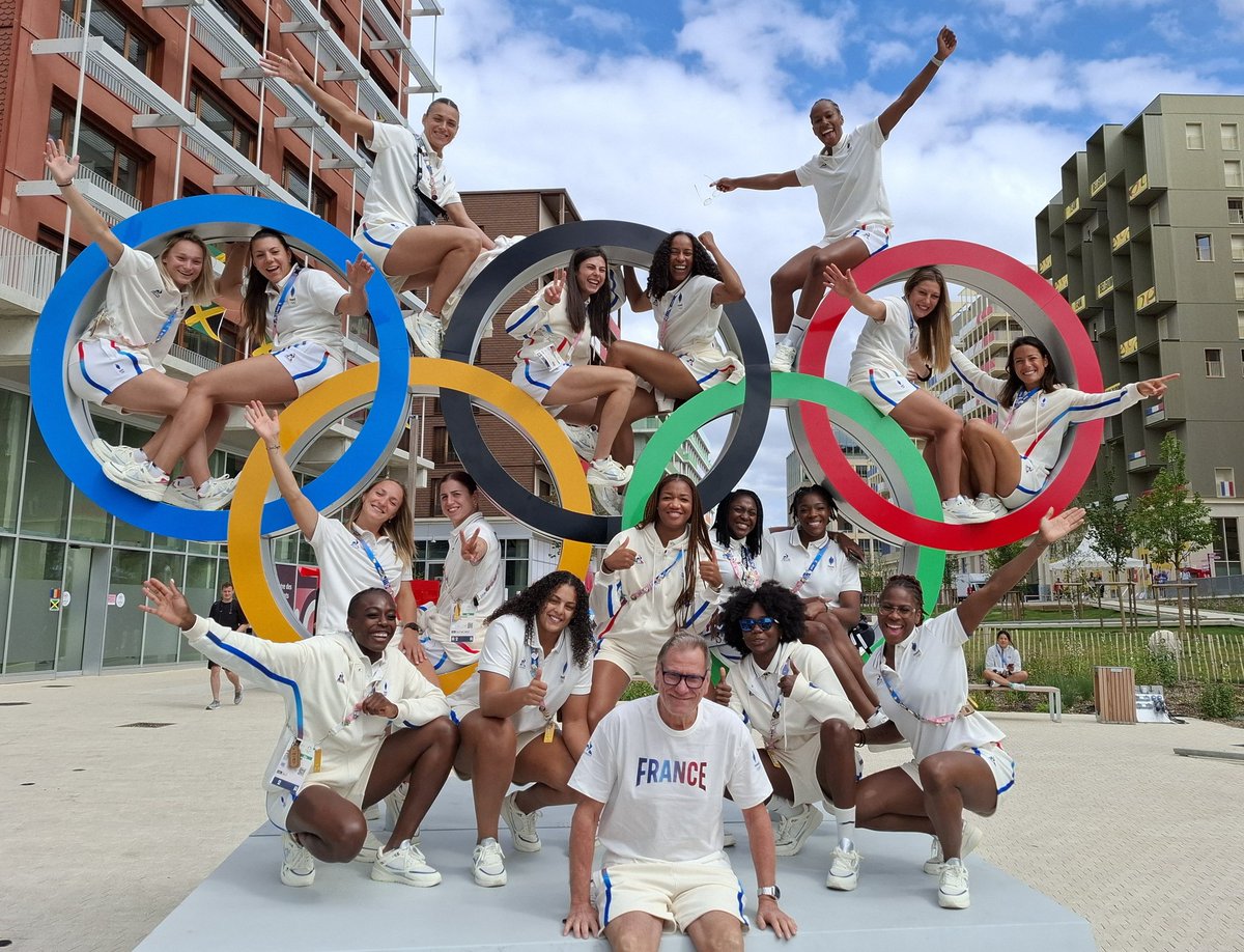 L’équipe de France féminine de handball part à la conquête d’un nouveau titre olympique...
<a href="/FranceOlympique/">FranceOlympique</a> <a href="/Paris2024/">Paris 2024</a>