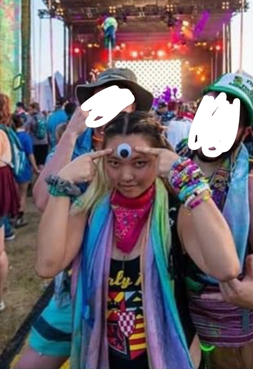TSUNAMIMUSICx's tweet photo. i don't trust djs who weren't hardcore plur kandi kid ravers back in the day https://t.co/ud2DRoRHRu