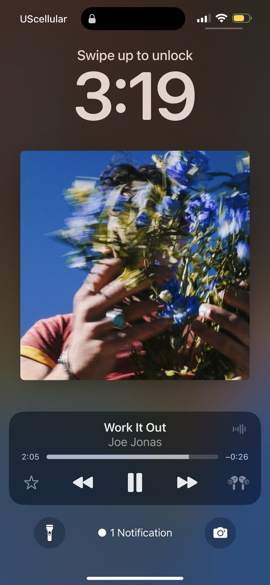 CinnamonrollLix's tweet photo. I absolutely love Joe’s new song and I can’t wait until the full album comes out🥰💞 https://t.co/fJfY6Vdaxl
