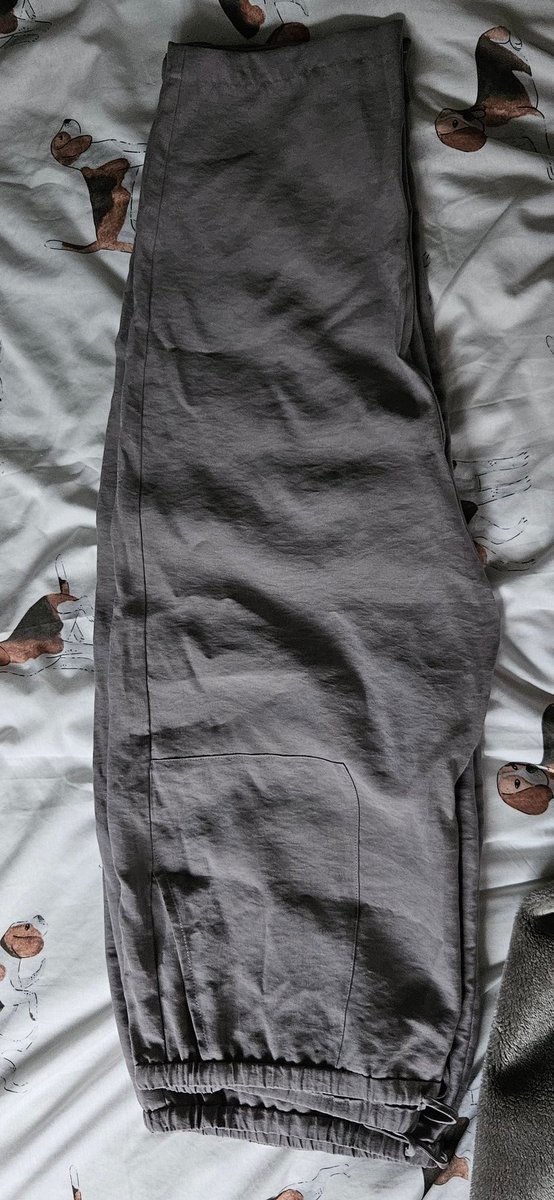 jenjj11's tweet photo. @marksandspencer brought a pair of these lovely trousers in the mk branch a few weeks ago loved them so much I bought another pair online has no more in store I didnt try them on as i had already had a pair skip to a few weeks later i put the new ones to find they are a good bit https://t.co/PldJAJRY62