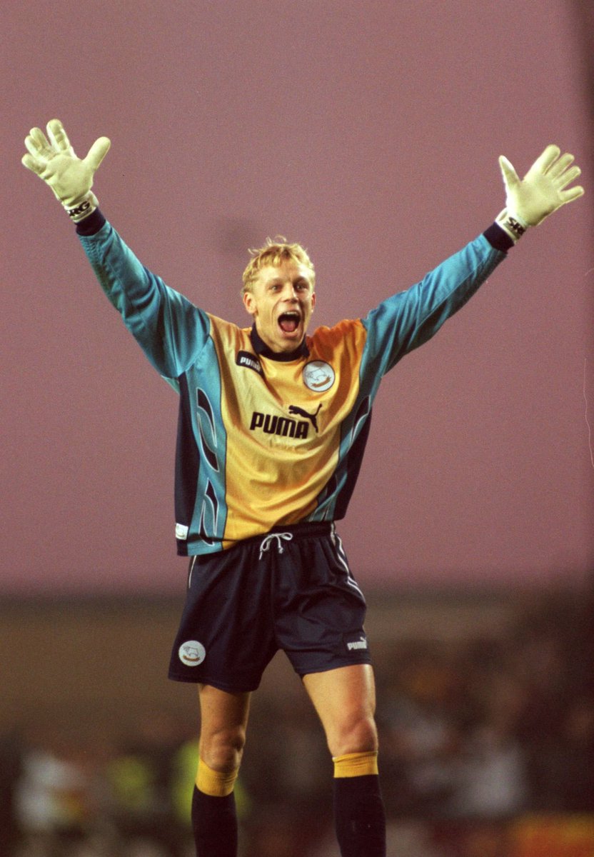 TheRamalyst's tweet image. Puma kits, non-British goalkeepers.

We are so back🥹

#dcfc