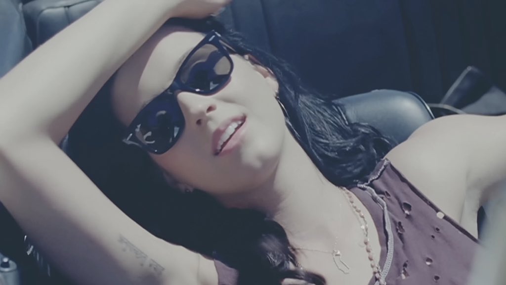 tracklist's tweet photo. "Teenage Dream" - Katy Perry
23/07/2010 https://t.co/sdfKUGl0pb