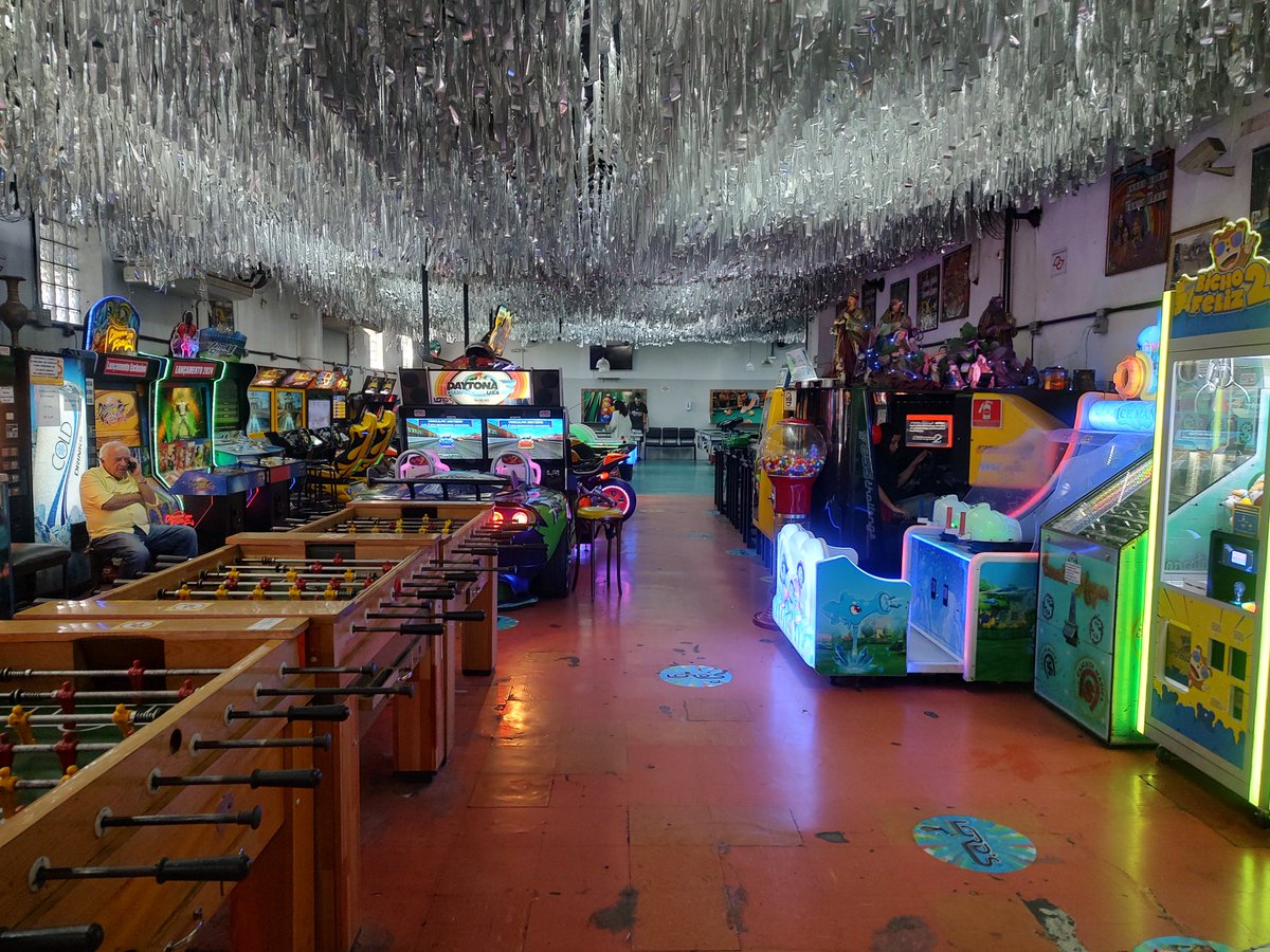 ViuvasDoArcade's tweet image. Férias chegando ao fim, resolvi tirar uma tarde pra gastar umas fichas na Lord&apos;s do Tatuapé, um dos últimos fliperamas de rua que ainda resistem no Brasil.