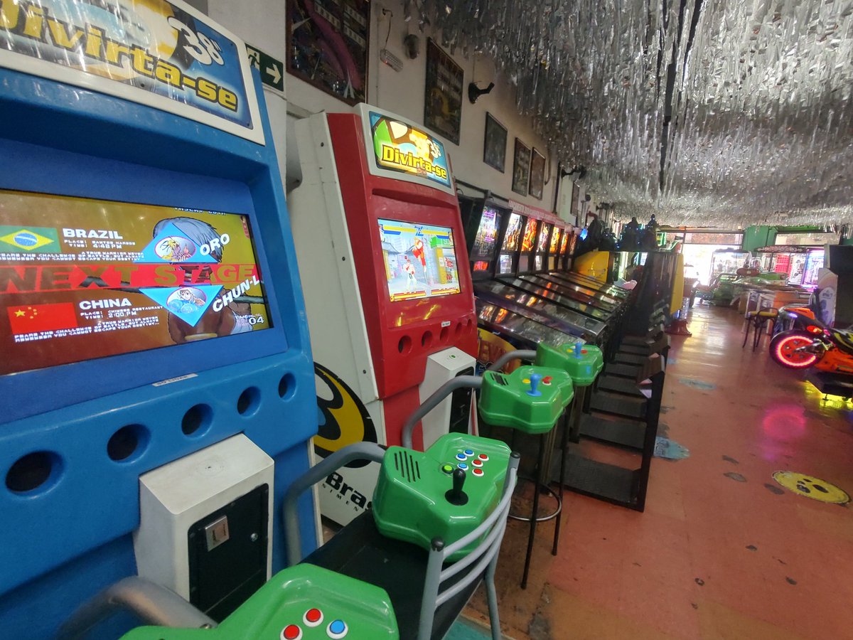 ViuvasDoArcade's tweet image. Férias chegando ao fim, resolvi tirar uma tarde pra gastar umas fichas na Lord&apos;s do Tatuapé, um dos últimos fliperamas de rua que ainda resistem no Brasil.