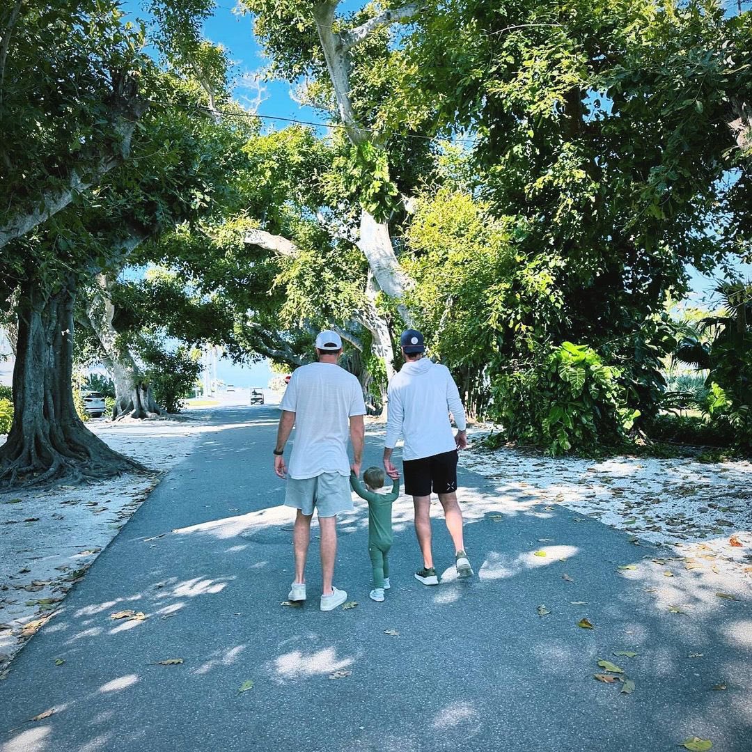 bretteldredge's tweet photo. Hi 👋🏻. I haven’t been on here much for a good while…some have asked me if I’m ok…the quick answer is YES, I’ll even be bold
to say better than ever…we live in a world where if it wasn’t posted on social media, then did it really happen? Social media can be a great tool and trust me, through the years I’ve used it way more than I’d like to admit sometimes but more than anything, I love the real stuff…and every time I take out my phone and wonder if I should be posting this certain thing, I realize it steals from the very moment that actually matters. I value personal time and privacy more than ever, I long for new experiences, and meaningful connections with the ones I love the most. Life is so damn fragile and quick. The reality of that is humbling, scary and a non negotiable reminder that if we don’t focus on the good stuff, it will pass us by. So here is my note to say I love you and I wish ya well out there on your journey:). I am making music that I love and the life I’ve been living will reflect that. When the day comes that I share it, you will see more of my heart….but for now, back to tending to my garden and getting off this damn phone. 😂

❤️Brett