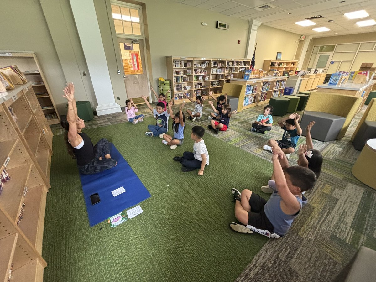 MissOBrienENL's tweet photo. Thanks @leighgal_LKV for the amazing dinosaur yoga today!!🧘‍♀️🦖🌋 @Newman2728 my favorite was the roar stretch, how about you?? https://t.co/xcUnv7j1pt