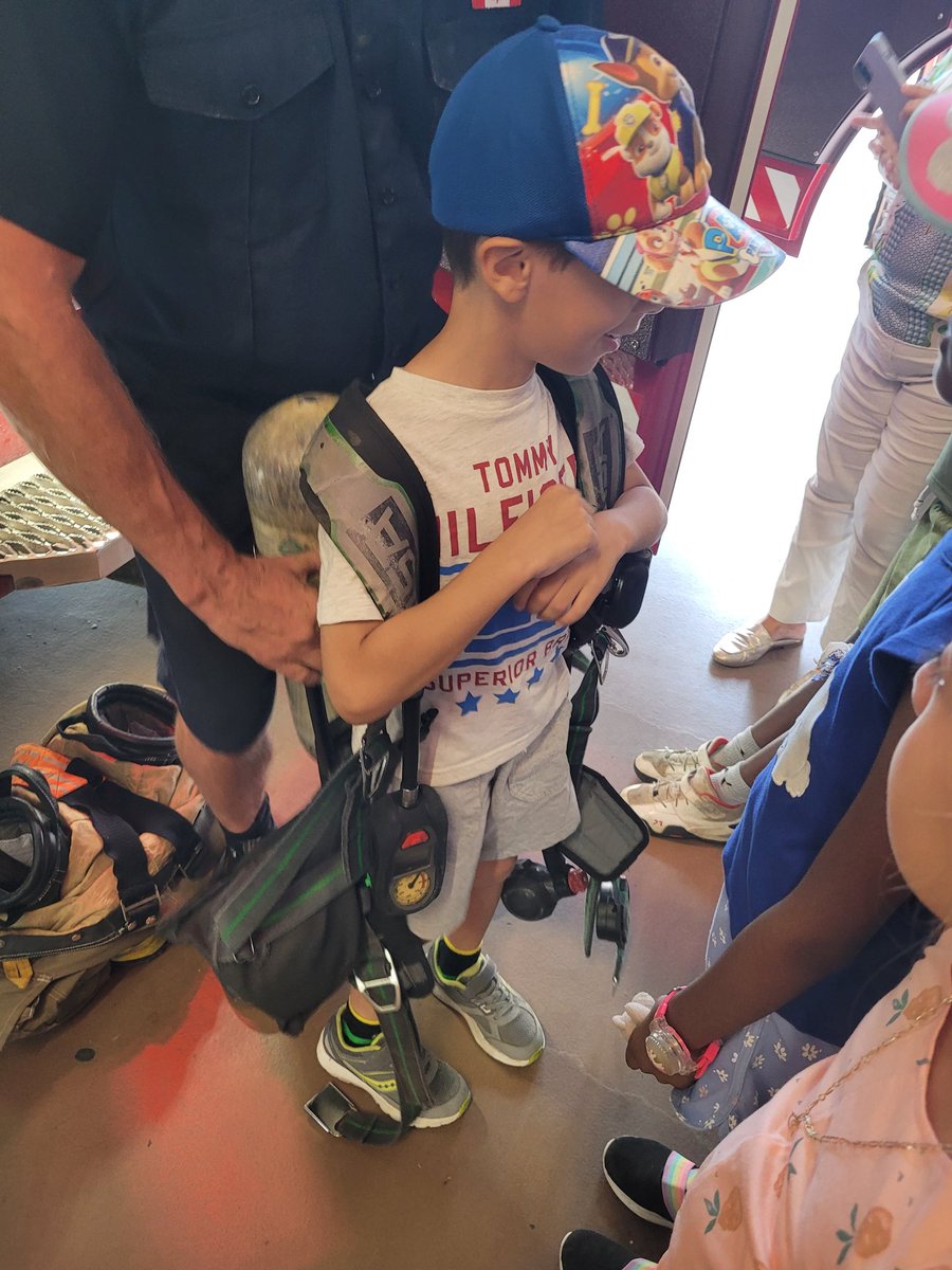 TCDSBSummerLrn's tweet photo. Students at St. John the Evangelist visited the local @Toronto_Fire station today. Thank you for the tour 👨‍🚒🚒 @TCDSB #tcdsbsummerlearning2024 https://t.co/Y2P5R4UOuT