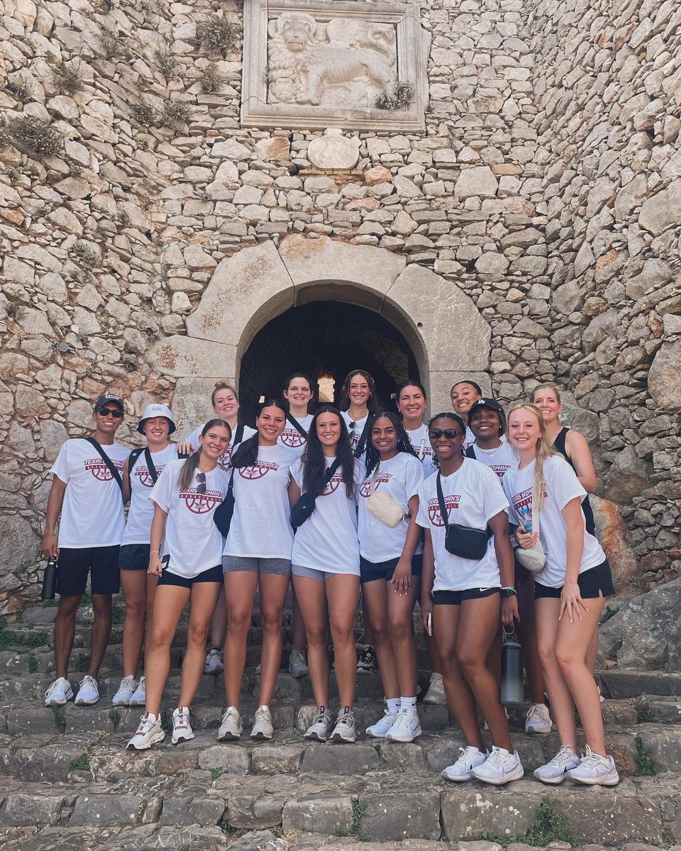 TWU_Basketball's tweet photo. Beautiful Day with Beautiful Views 🫶

#PioneerProud | #χαρά https://t.co/Aw7z3ZE3kc