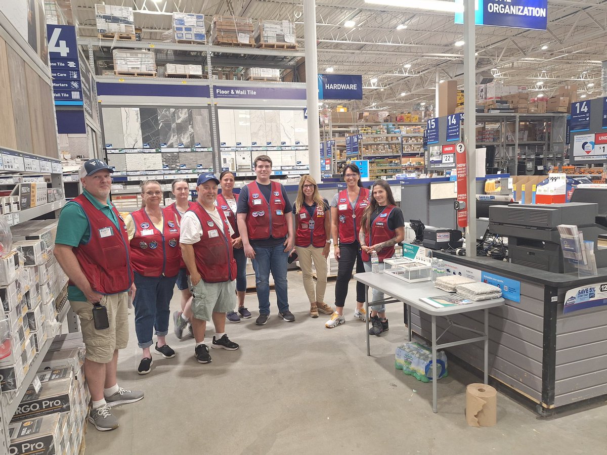 Thomasa312's tweet photo. Fun Spotlight with @DebDearing hanging with us today! Checking out the awesome Stainmaster Leakdefense Demo in flooring! #happytuesday #Specialty @alicia_sanders1 @BenitoKomadina @BonnieJ77032884 @JBBailey9 @DebDearing @Searls0746 @JacobRunion04 @BlueBoxR1 https://t.co/tagZO217mz
