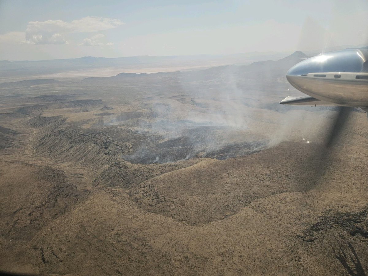 azstateforestry's tweet photo. Arizona Forestry is responding to the #ButcherFire approximately 5 miles north of Dolan Springs and 35 miles north of Kingman. Fire is estimated at 100ac. Resources responding include an Incident Commander, two engines, and air attack.
Additional air and ground support has been requested.
π Map location is approximate
#AZFire #AZForestry #MohaveCounty