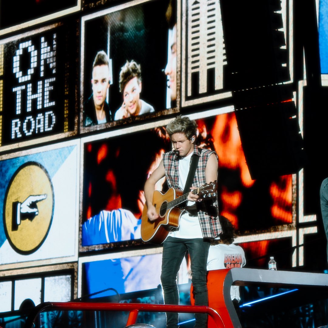 ericaruthx's tweet image. Happy #14YearsOf1D! Dug through my archives (my instagram lol) to reminisce with postcards from the past. 

Love u forever @onedirection 

🤍 all photos by me