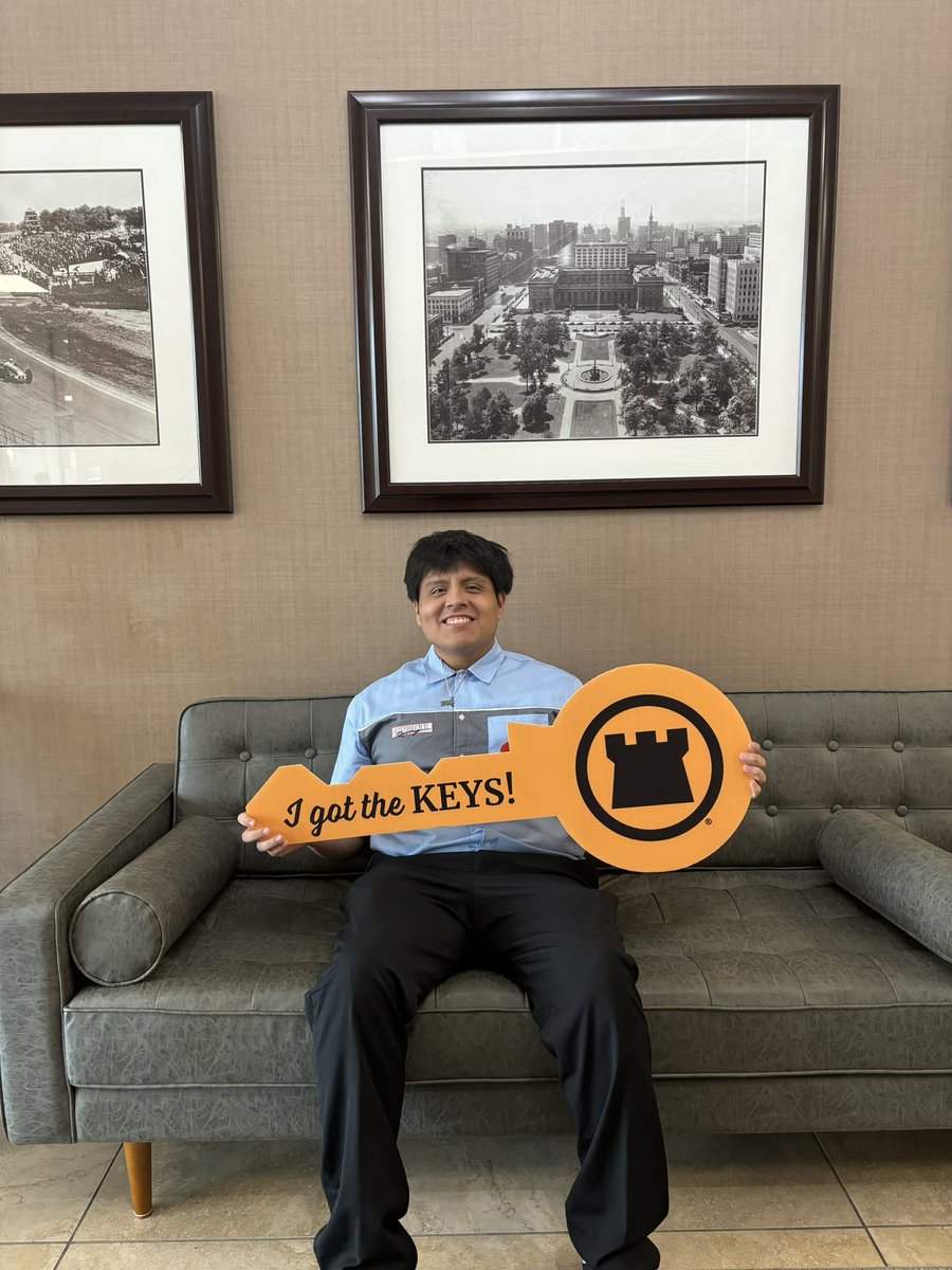 Bamslol's tweet image. Something I’ve always wanted to accomplish in life was paying back to my Mom and Family.

Today I bought my Mom and my family a new home.

I’M OFFICIALLY A HOME OWNER✅🥳