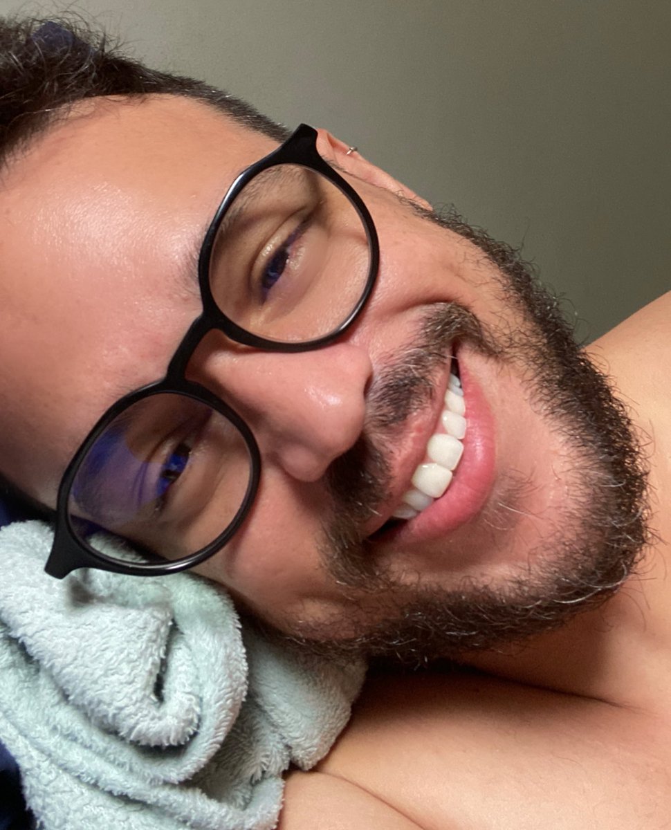 diilgs's tweet photo. Eu tenho a barbinha mais cheirosa do mundo e posso provar. https://t.co/NqL0lqq6bY