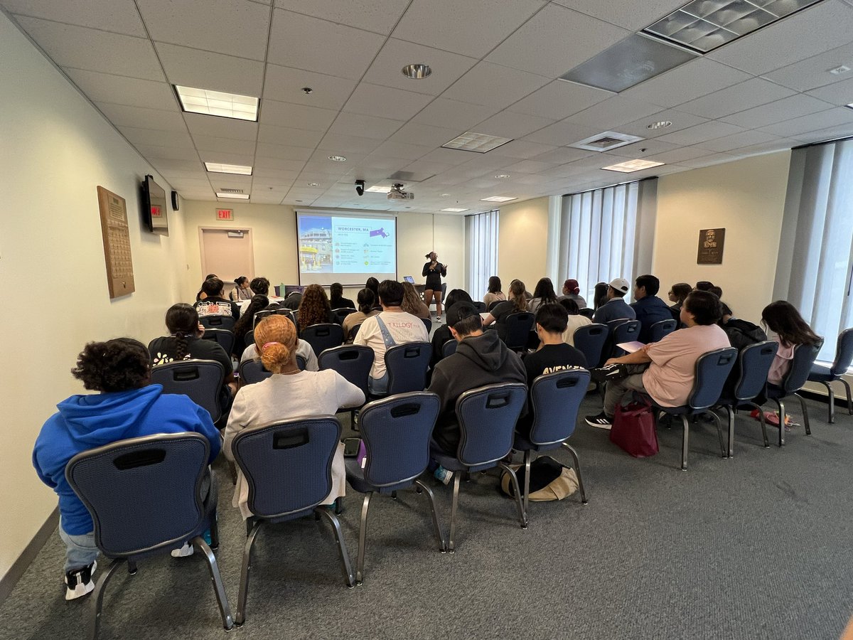 SAISD_AVID's tweet photo. Day 3: Scholars visited Holy Cross. Such a beautiful campus! @SAISDthePost @SAISD_CI @SAISDFoundation @ALA_SAISD @SAISDBrackHS @SAISDBurbankHS @SAISDEdisonHS @Fox_Tech_HS @SAISDLanier @JeffersonSAISD @SAISDHighlands @TravisSAISD @SAISDSamHouston @SAISDStPhilips @ywlasatx https://t.co/PjJFqG56gO