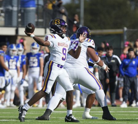 MitchBookLive's tweet photo. Top quarterbacks in CIF Central Coast Section

Former great CCS QBs: Tom Brady, Dan Fouts, Jim Plunkett

New slingers to watch: @MikeMitche11Jr | @DominicPierini2 | @pkizzzy8 | @jacklewis_16 | @aaronknapp_ | @XanderEsch | @SorenHummel

https://t.co/NnjVPYpfFh https://t.co/8Pk5dOrltN