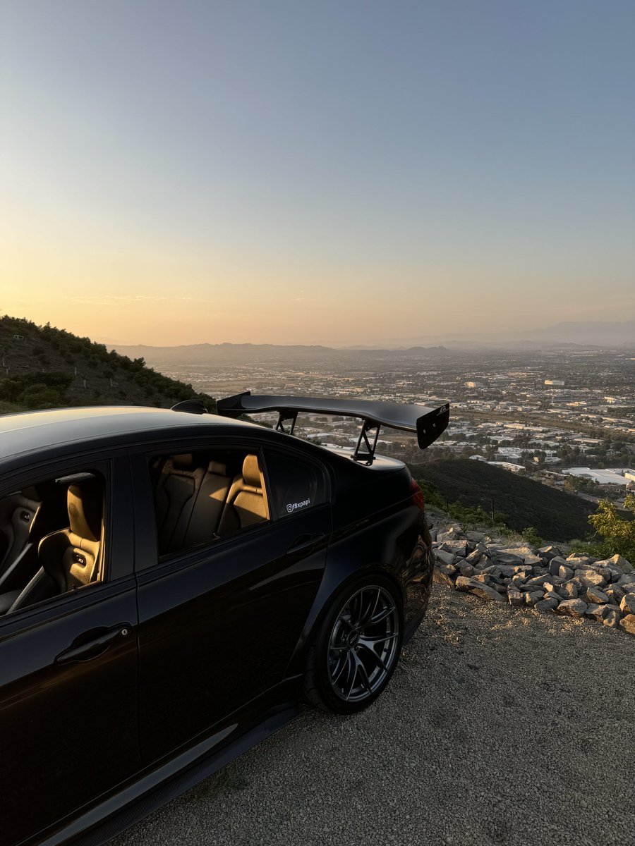 𝚎𝚕𝚒 tweet media