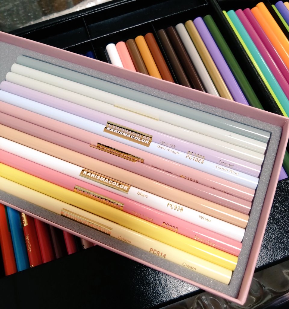 生産終了の話を聞いて、記念買いしちゃいました！48色とニュアンスセット♥