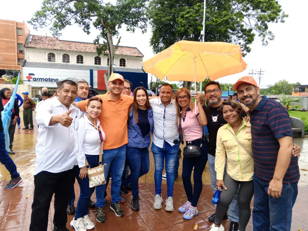 EnixzonJ's tweet photo. Estamos sumados al compromiso con la Unidad para lograr la #Vzla de #Progreso y #Libertad.
Acompañando a @EliaCabello1 y @diorkisbravo extraordinarios dirigentes del #MPV  en un activismo en el Centro de #Maturín junto a @simoncalzadilla promoviendo a @EdmundoGU
@MariaCorinaYA https://t.co/6HQeZvD9lj
