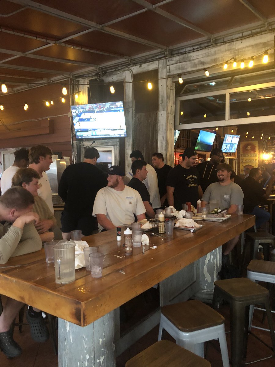 Would like to thank <a href="/TheRowNashville/">The Row Nashville</a> for their hospitality, excellent food, and awesome service tonight. #VUnion dinner before the start of fall camp. Need to keep climbing. #UnionPride #FiveAsOne <a href="/VandyFootball/">Vanderbilt Football</a> <a href="/DoresRecruiting/">Commodores Recruiting</a>