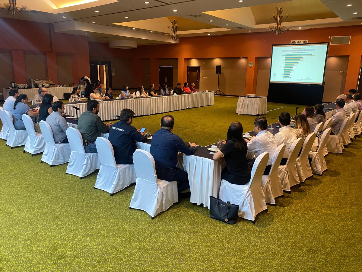 Hoy nos reunimos prestadores de servicios, autoridades municipales e integrantes de la Asociación de Hoteles y <a href="/CaniracVerBoca/">CANIRAC Veracruz-Boca del Río</a> para asegurar que más eventos, #Congresos y #Convenciones lleguen a #Veracruz y mantenernos en el Top 10 de destinos en Mexico para 2025. 💯👊