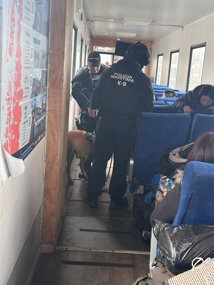 DIRECTEMAR - Armada de Chile (@dgtm_chile) on Twitter photo Policía Marítima de la Capitanía de Puerto de #Lota junto al binomio canino de la <a href="/gm_talcahuano/">Gobernación Marítima de Talcahuano</a> realizó una fiscalización y control preventivo de Ley 20.000 a pasajeros en Transbordador de conectividad de Isla Santa María, encontrando un bolso con marihuana en su interior. Policía Marítima de la Capitanía de Puerto de #Lota junto al binomio canino de la <a href="/gm_talcahuano/">Gobernación Marítima de Talcahuano</a> realizó una fiscalización y control preventivo de Ley 20.000 a pasajeros en Transbordador de conectividad de Isla Santa María, encontrando un bolso con marihuana en su interior.