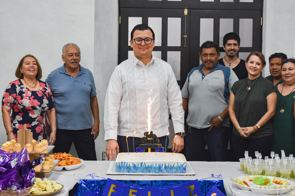 CJCampecheGob's tweet photo. Muy feliz cumpleaños a nuestro titular el Mtro. Juan Pedro Alcudia Vázquez de parte de todo el equipo que integra Consejería Jurídica del Poder Ejecutivo del Estado. https://t.co/nh72xV9muG