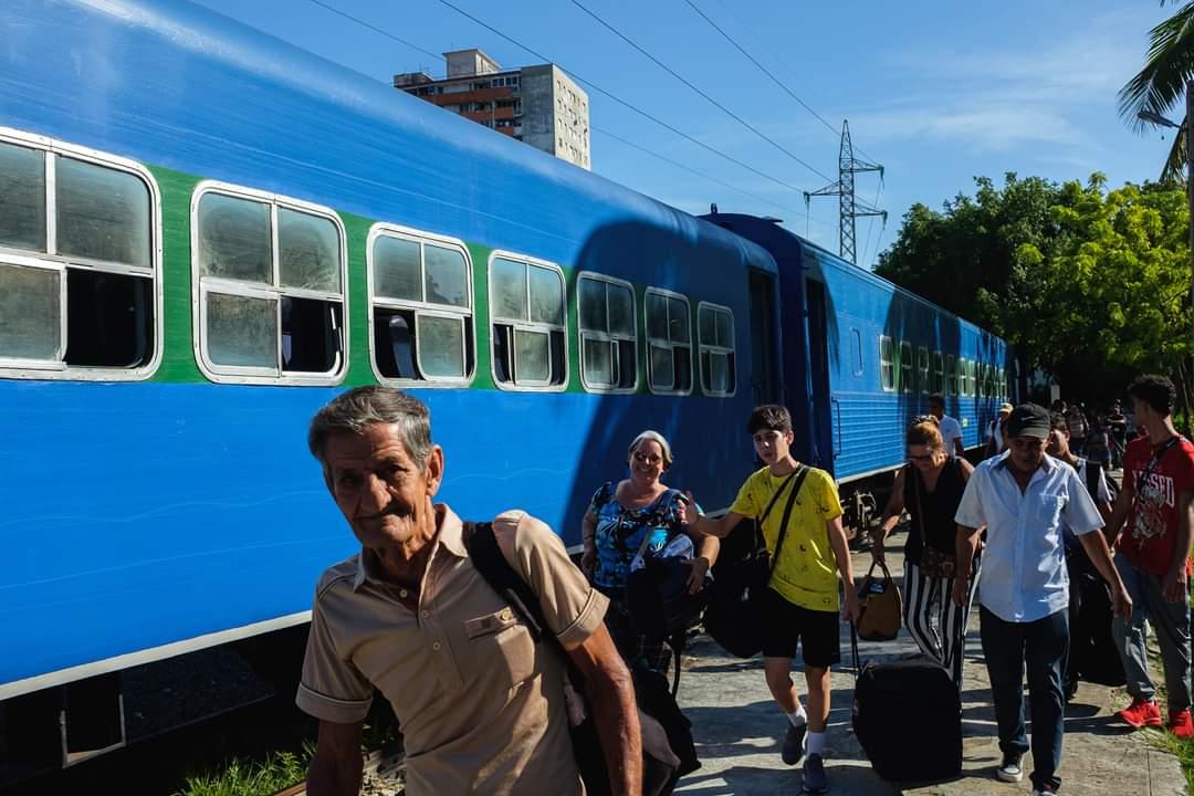 La UFC <a href="/ferrocarrilcuba/">Unión de Ferrocarriles de Cuba</a> nos informa que el tren que circula desde La Habana hacia Pinar del Río, adelanta su salida de las 11:00 am para las 9:00 am.

Los cambios busca facilitar las conexiones de los pasajeros con el tren Pinar del Río - Guanes, 

#Cuba #TransporteCuba