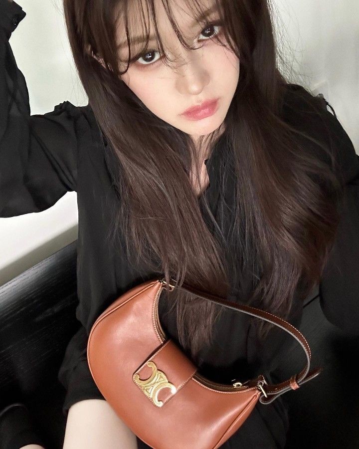 younbbt's tweet photo. hola amigues soy younjung y estoy aquí para decirte lo mucho que te amo, si me necesitas puedes @ y ahi estaré 🫶 https://t.co/DL4OgJXXgC